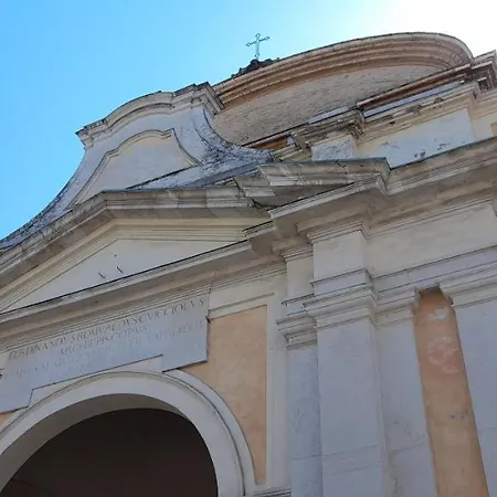 Corte Cavour. Mansarda Nel Cuore Della Citta Apartamento Rávena
