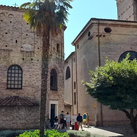 Corte Cavour. Mansarda Nel Cuore Della Citta Apartamento