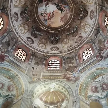 Corte Cavour. Mansarda Nel Cuore Della Citta Ραβένα