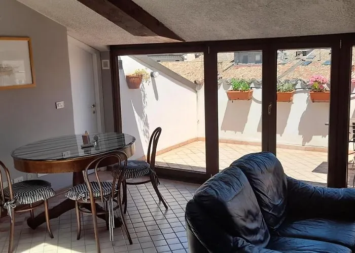 公寓 Corte Cavour. Mansarda Nel Cuore Della Citta