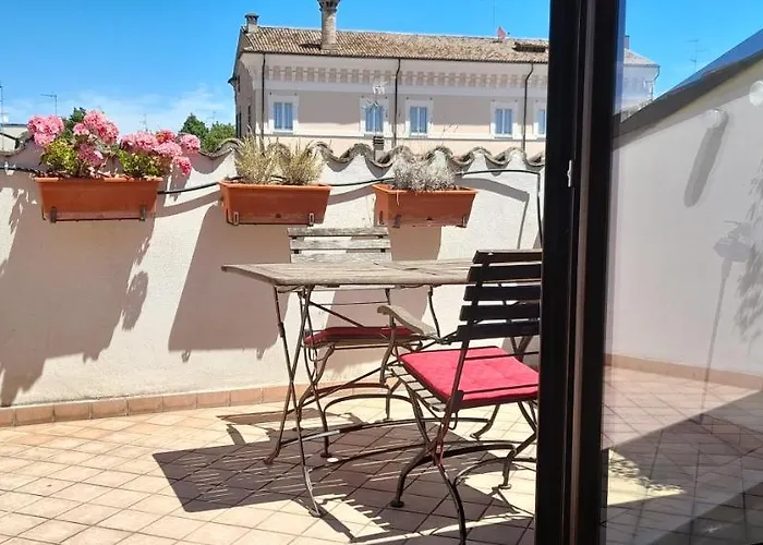 Corte Cavour. Mansarda Nel Cuore Della Appartamento *