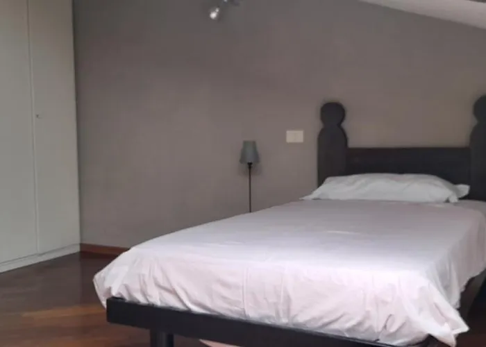 公寓 Corte Cavour. Mansarda Nel Cuore Della Citta *