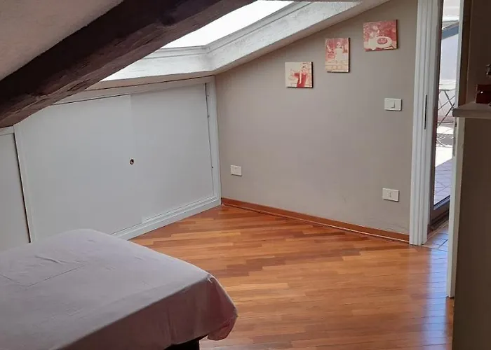 شقة Corte Cavour. Mansarda Nel Cuore Della Citta *