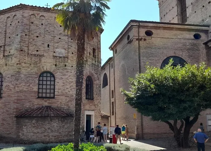 Corte Cavour. Mansarda Nel Cuore Della Appartamento