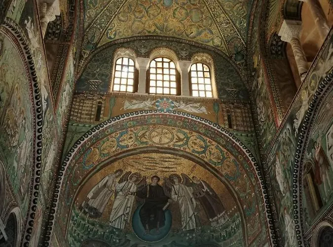 Corte Cavour. Mansarda Nel Cuore Della Citta شقة *